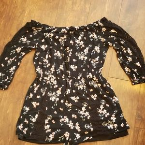 Off shoulder shorts romper